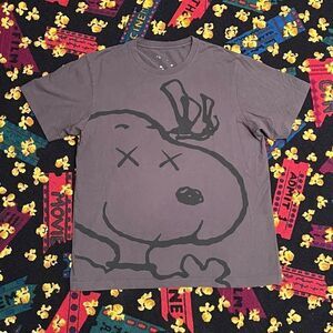 Mens KAWS x Peanuts x UNIQLO ‘Snoopy Face’ Gray Graphic Tee Shirt / Size Large